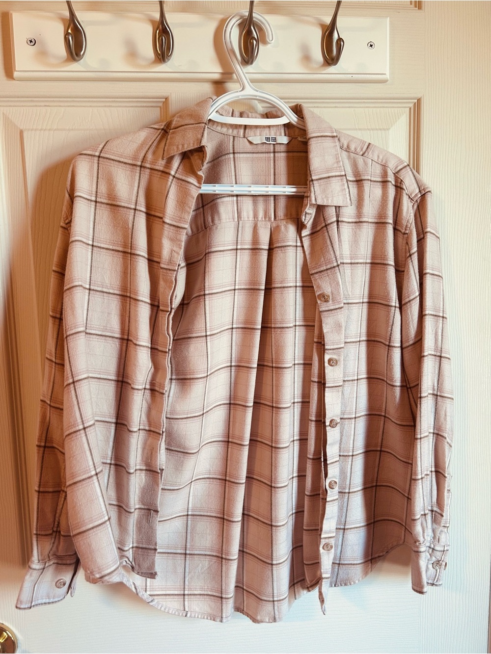 Uniqlo Women's Soft Checked Button-Down Shirt in Beige